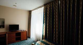 Гостиница Виктория Палас Астрахань Двухместный номер с 2 отдельными кроватями и собственной ванной комнатой-7