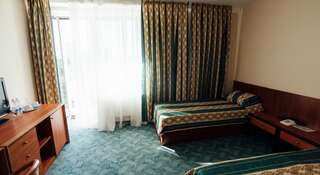 Гостиница Виктория Палас Астрахань Двухместный номер с 2 отдельными кроватями и собственной ванной комнатой-4